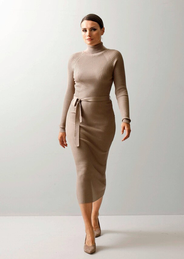 Strickkleid mir abnehmbarem Bindegürtel 3
