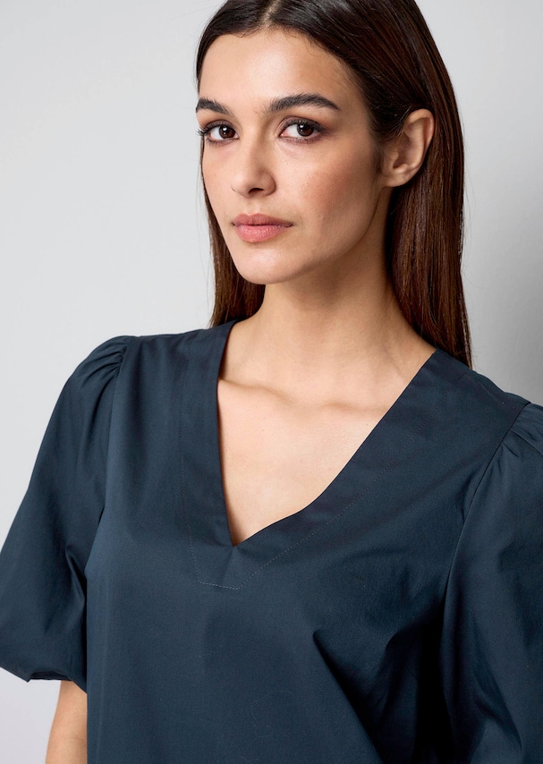 Kleid mit V-Ausschnitt 6