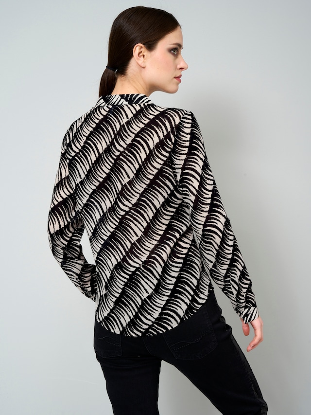 Bluse in transparenter Qualität 2