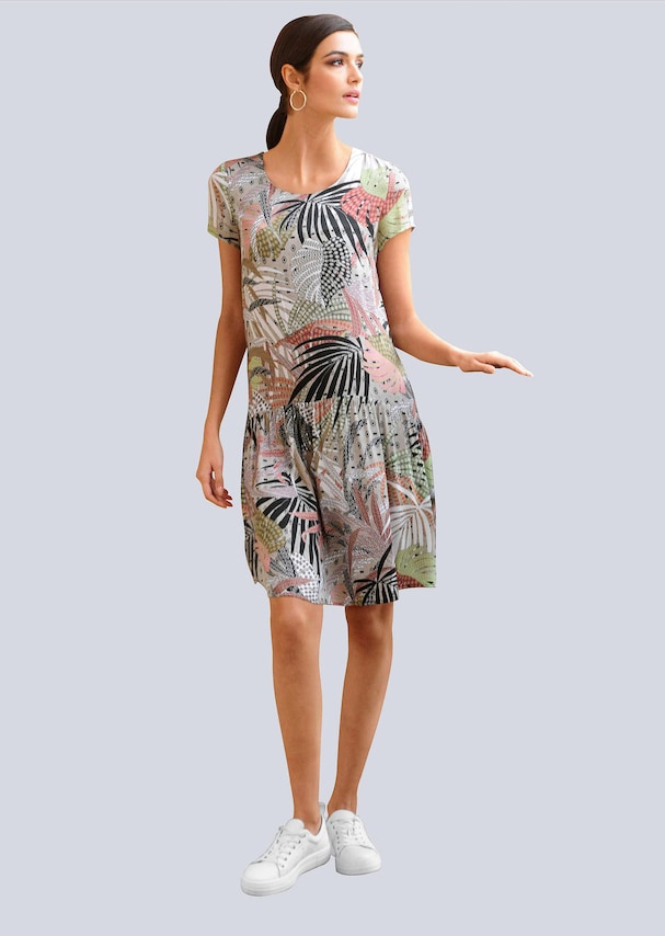 Kleid in grafischem Druck 6