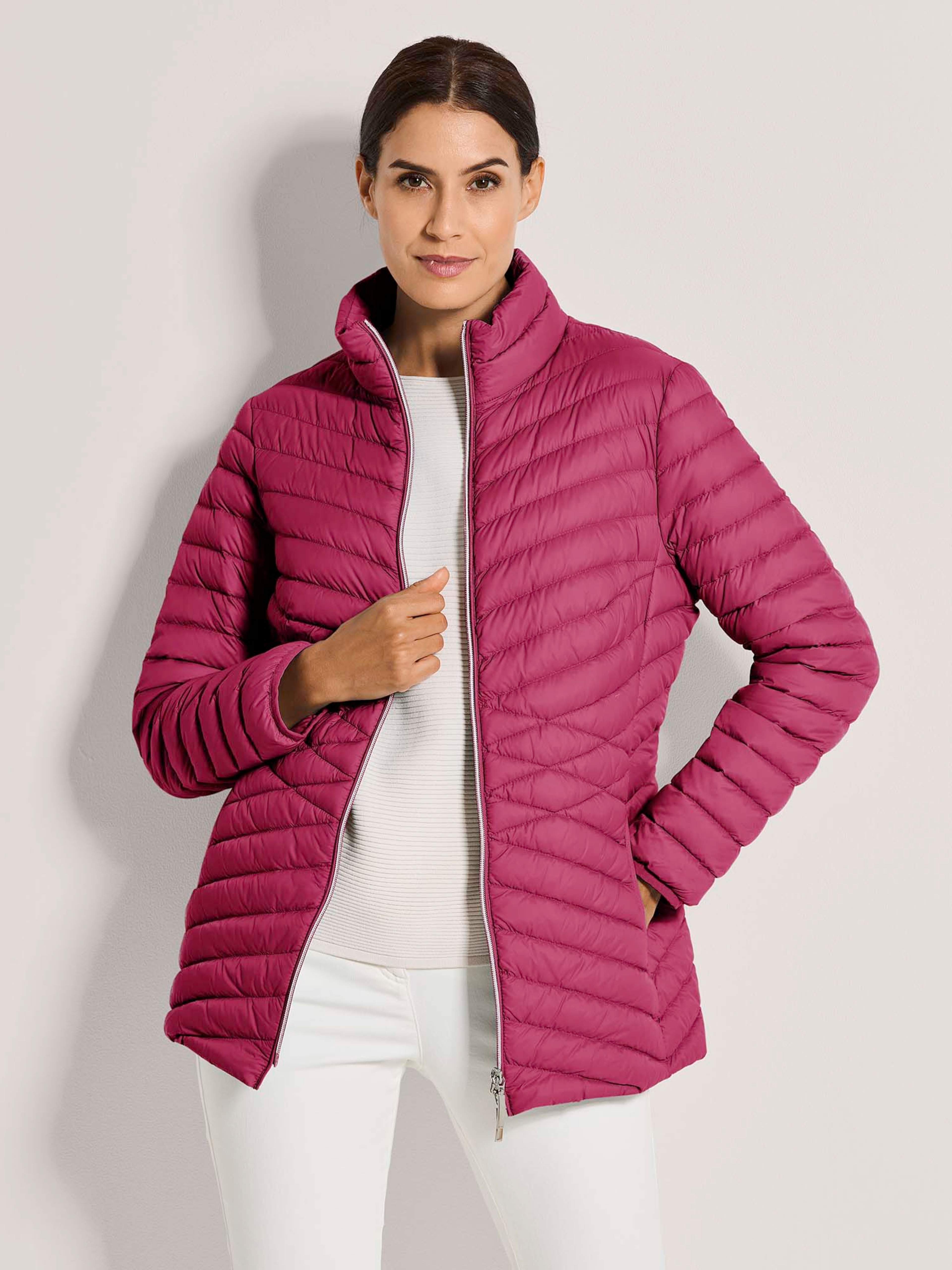Daunenjacke mit Stehkragen