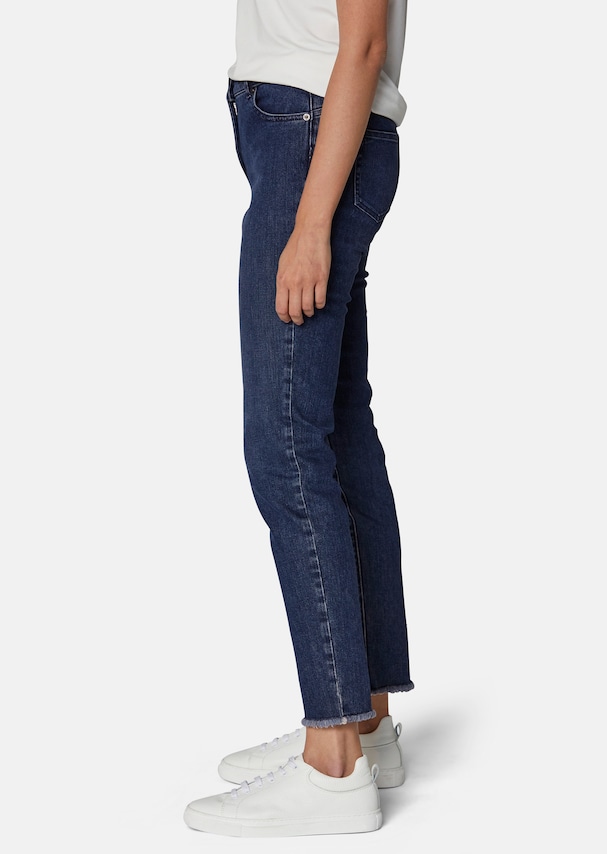 Jeans with fine fringing at the bottom of the legs 3