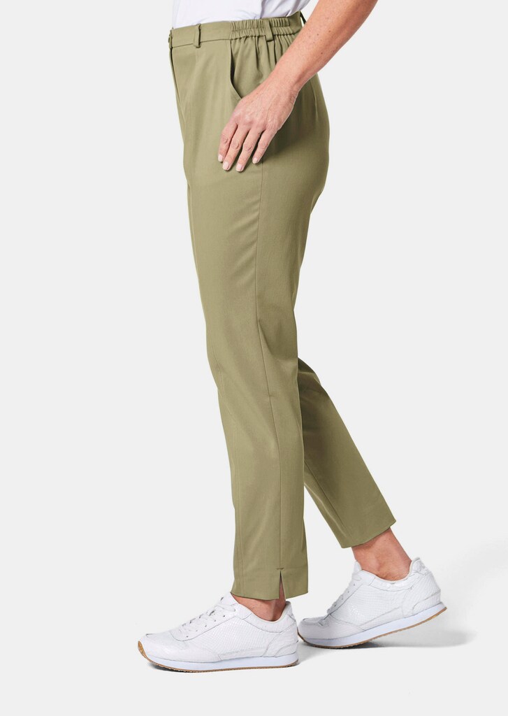 Sportive Hose Carla aus trageangenehmen Satin