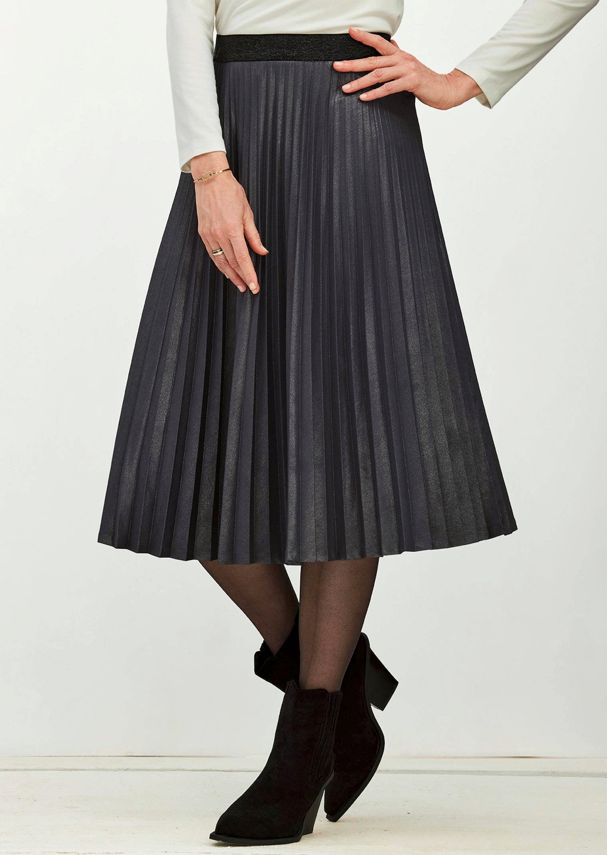 Jupe-culotte tissée plissée coupe large | BLACK | Pantalons | M&S FR Jupe-culotte tissée plissée coupe large | BLACK | Pantalons | M&S FR