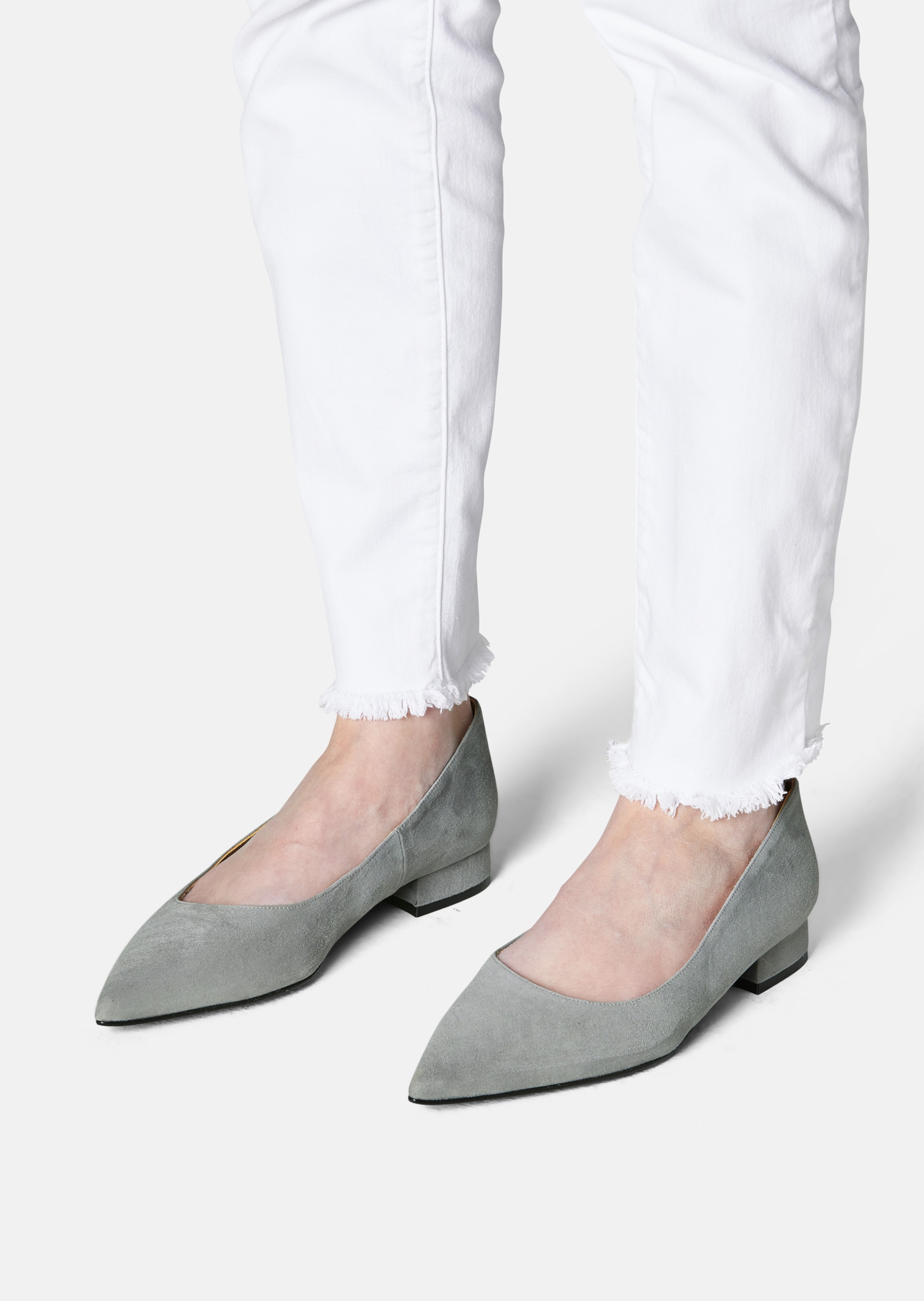 Spitze Ballerinas aus Veloursleder