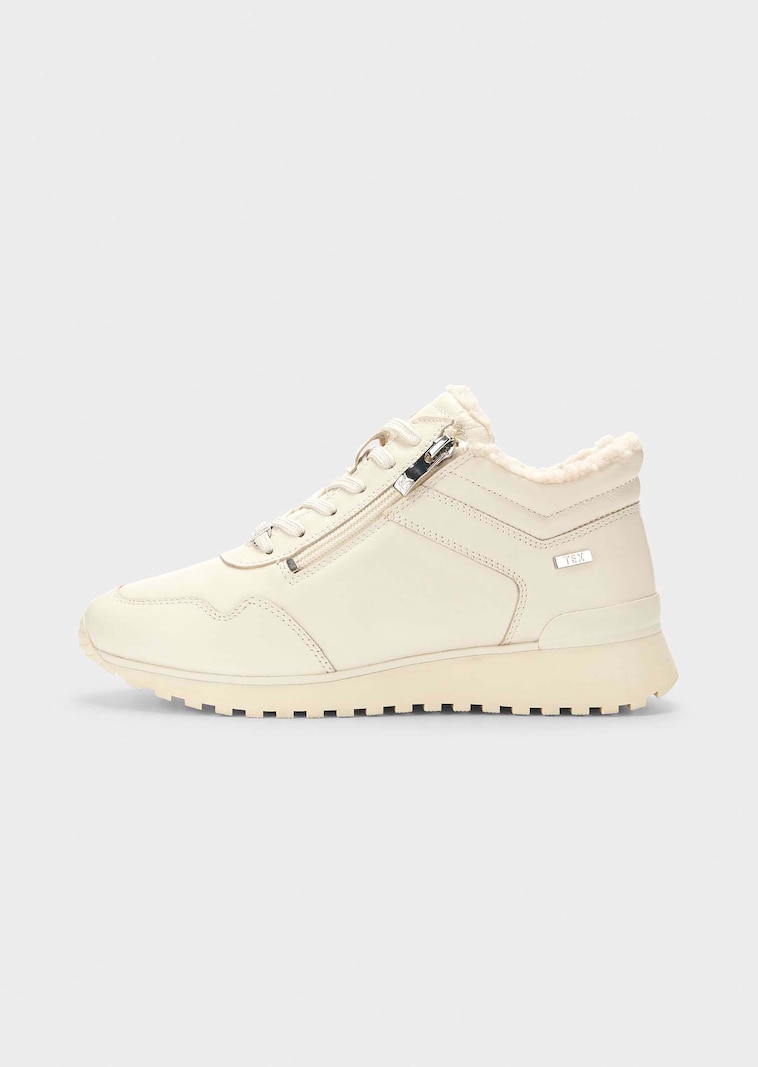 Sneaker mit Teddyfutter