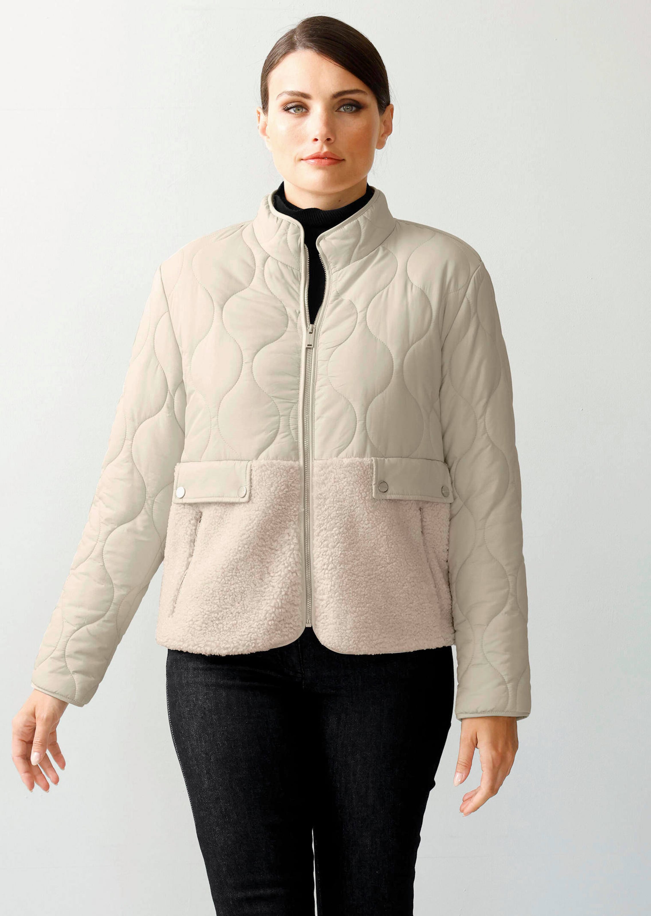 Steppjacke mit Materialmix