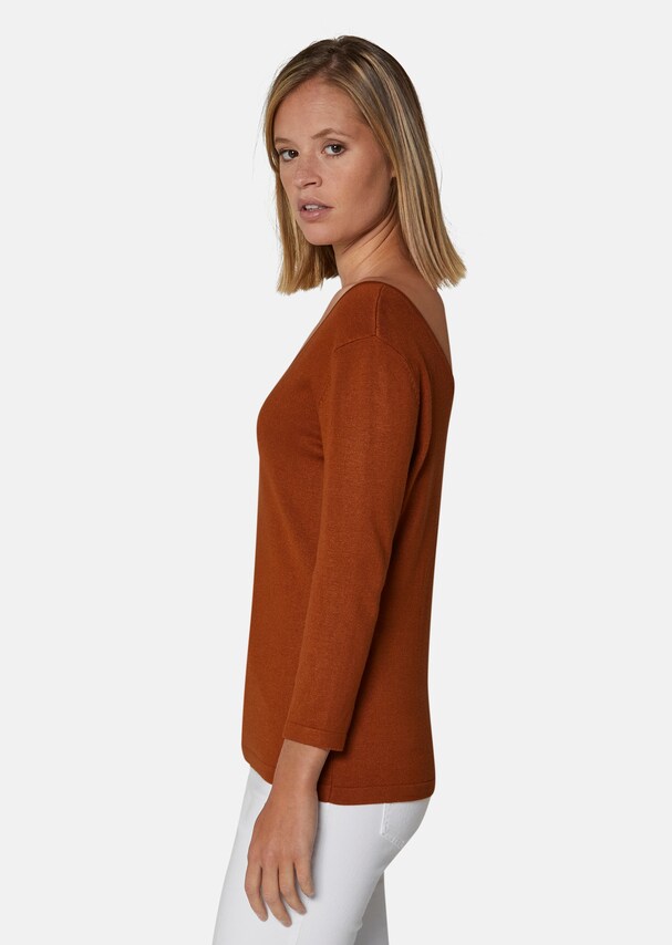 Knitted jumper with low-cut back 3