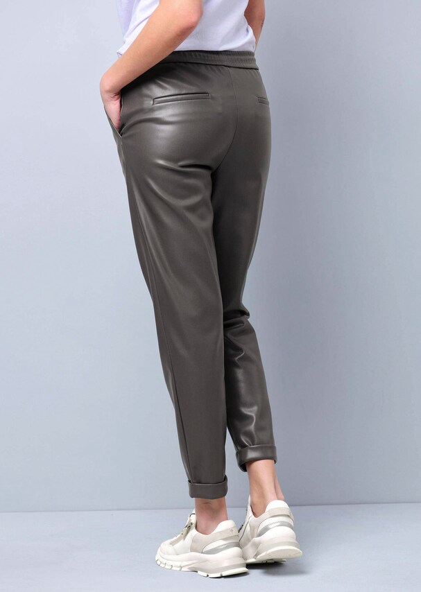 Schlupfhose aus Lederimitat 2