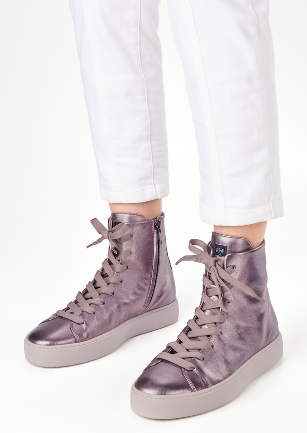 HÖGL - High-top lace-up sneaker