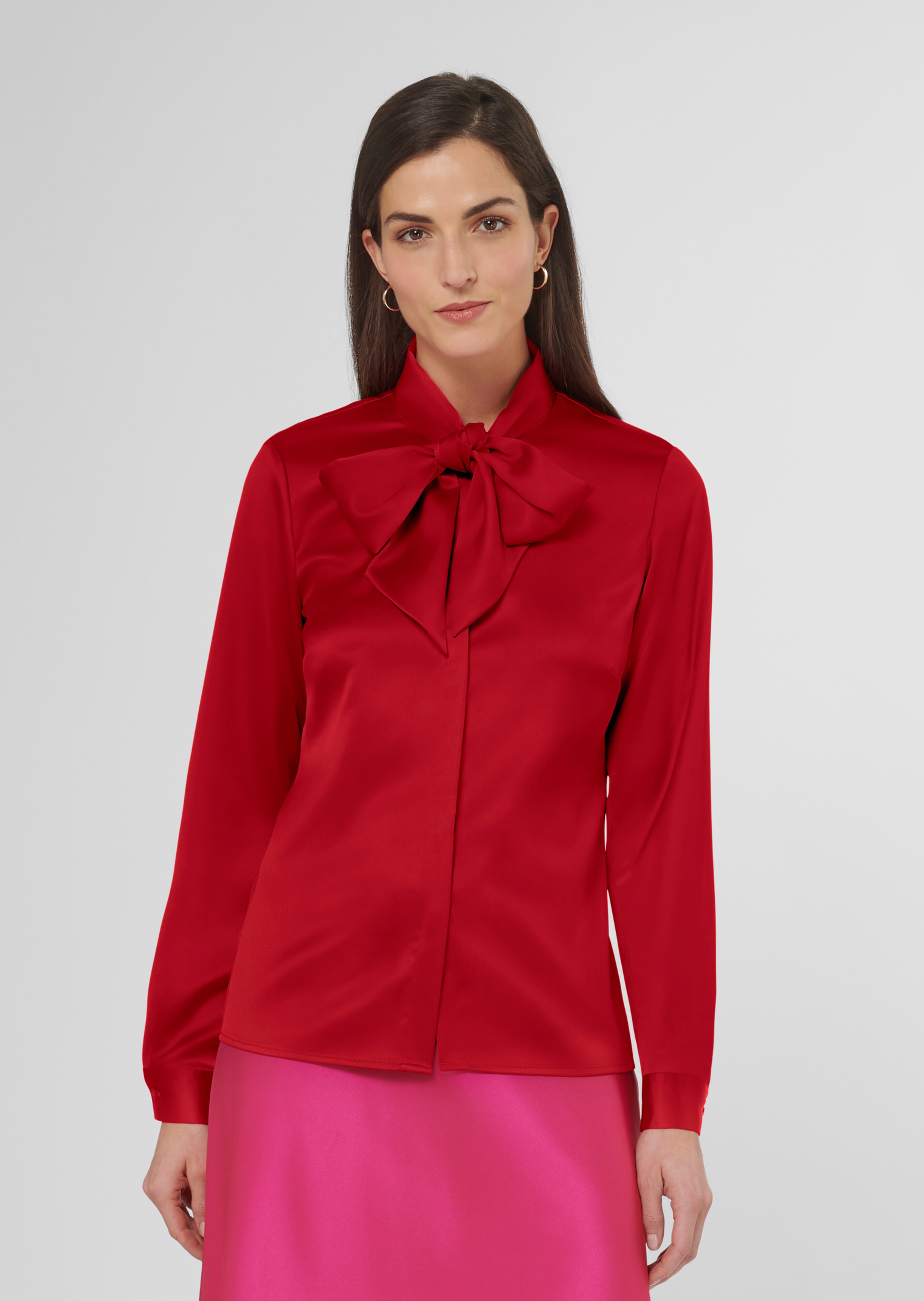 Schluppenbluse aus Glanz-Satin