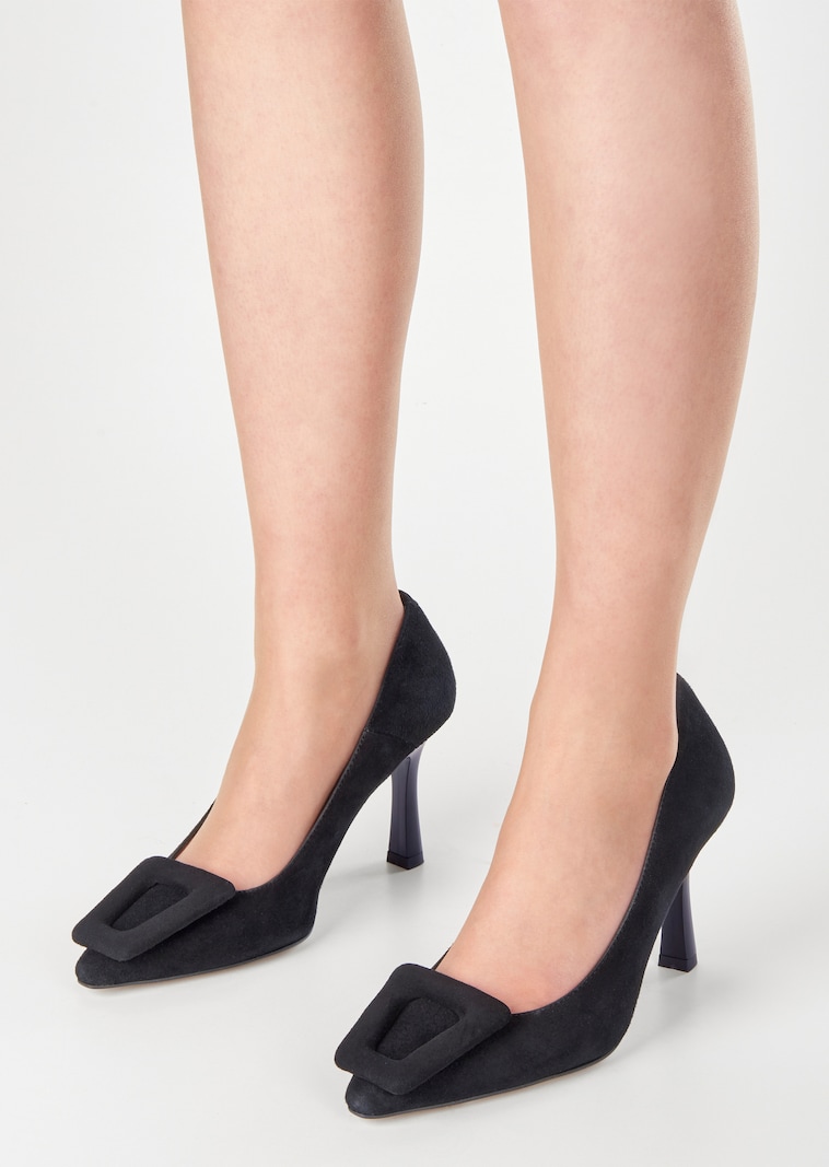 Pumps made from elegant suede