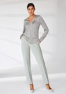 Langarm-Bluse mit V-Ausschnitt und Schmuck-Details thumbnail 1