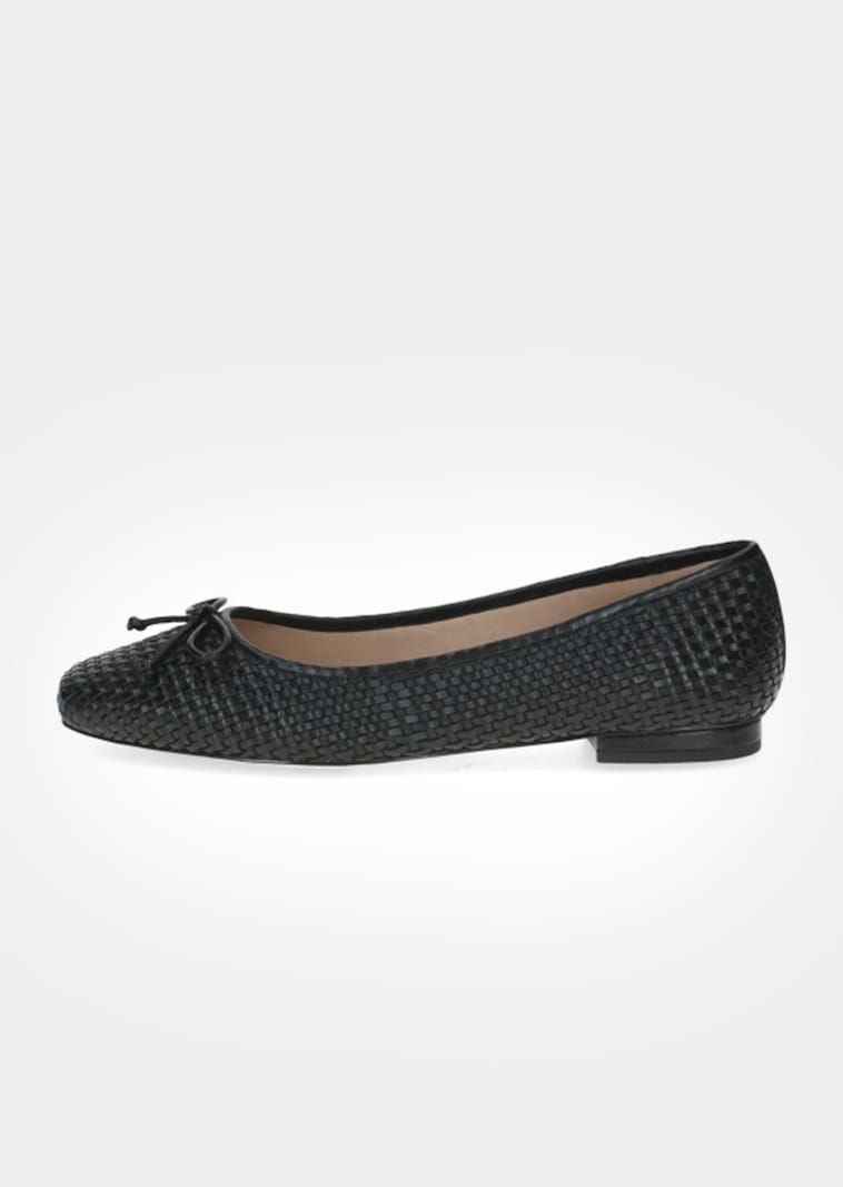 Ballerina in eleganter Flechtoptik