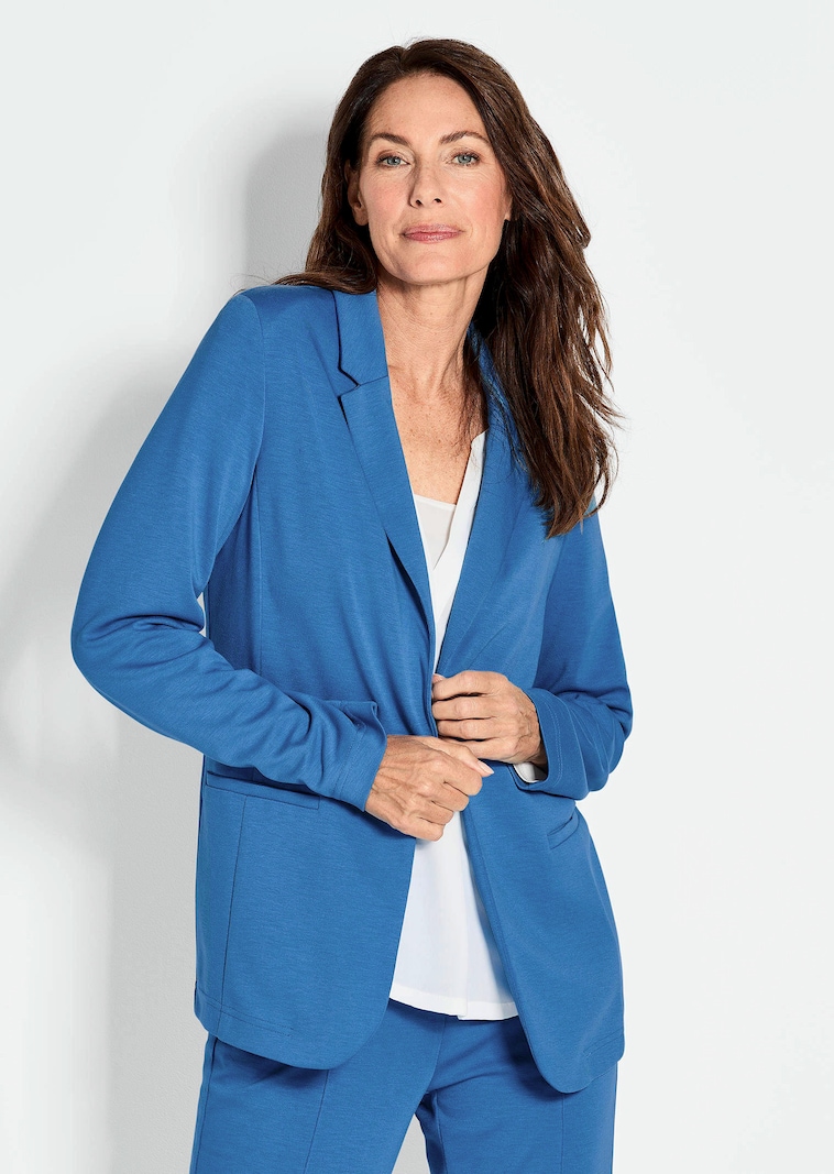 Kevyt jerseybleiseri, joka antaa mukavasti periksi