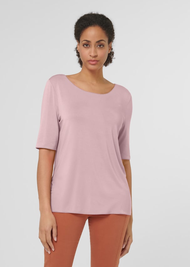 T-shirt with rounded neckline and 1/2-length sleeves