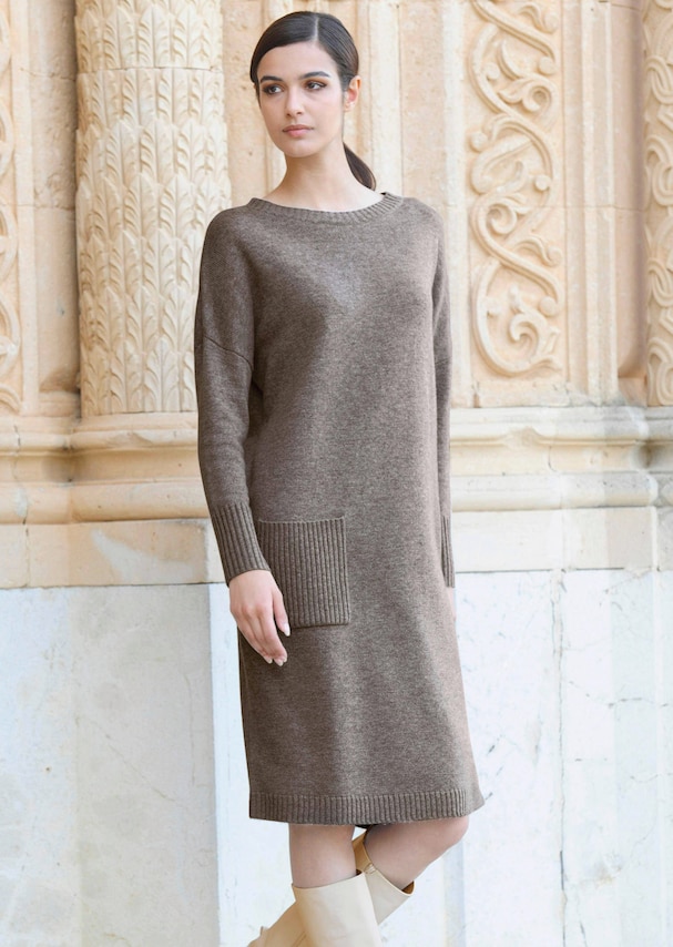 Strickkleid mit aufgesetzter Tasche 4