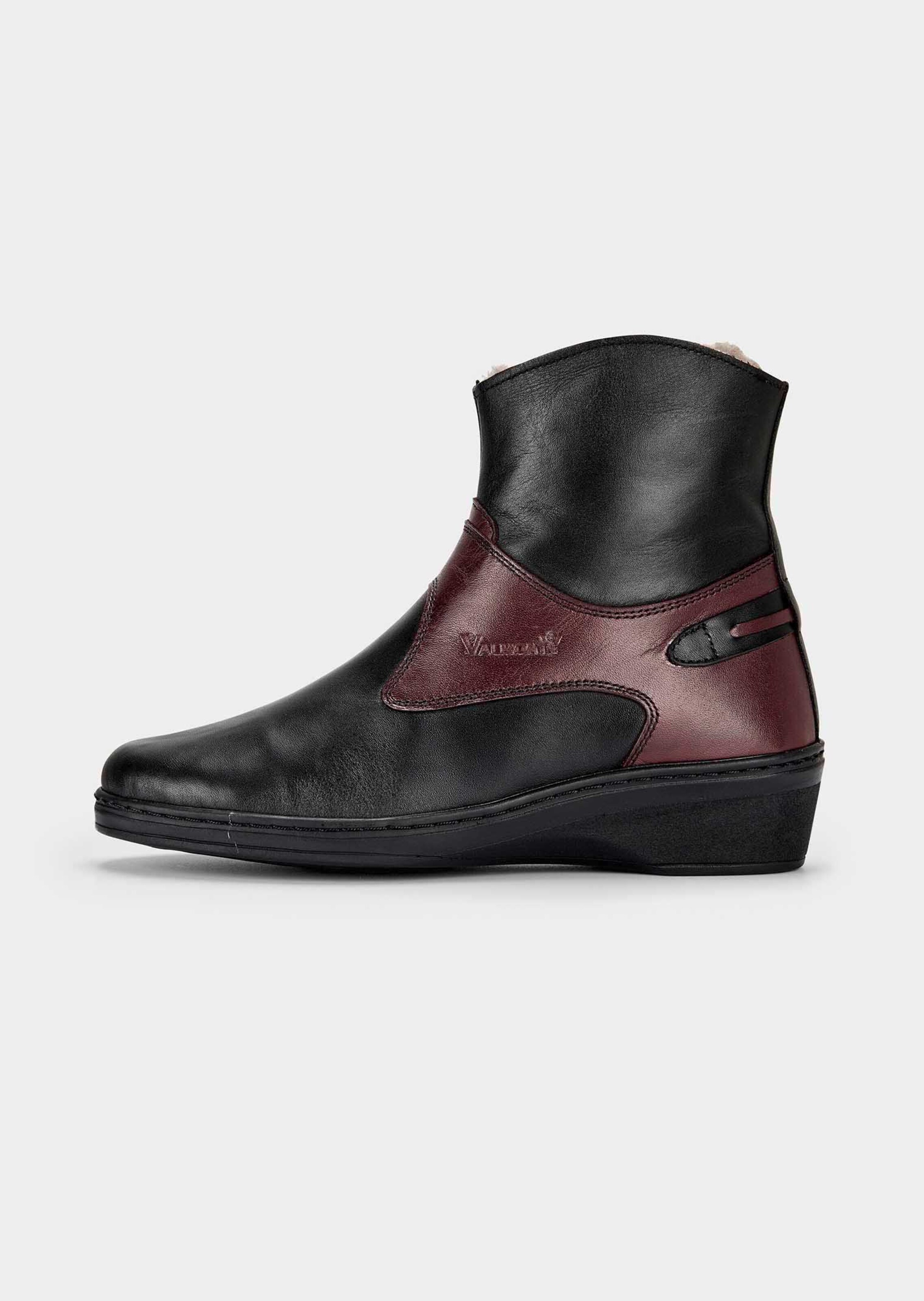 Leder-Stiefeletten mit farblichen Akzenten