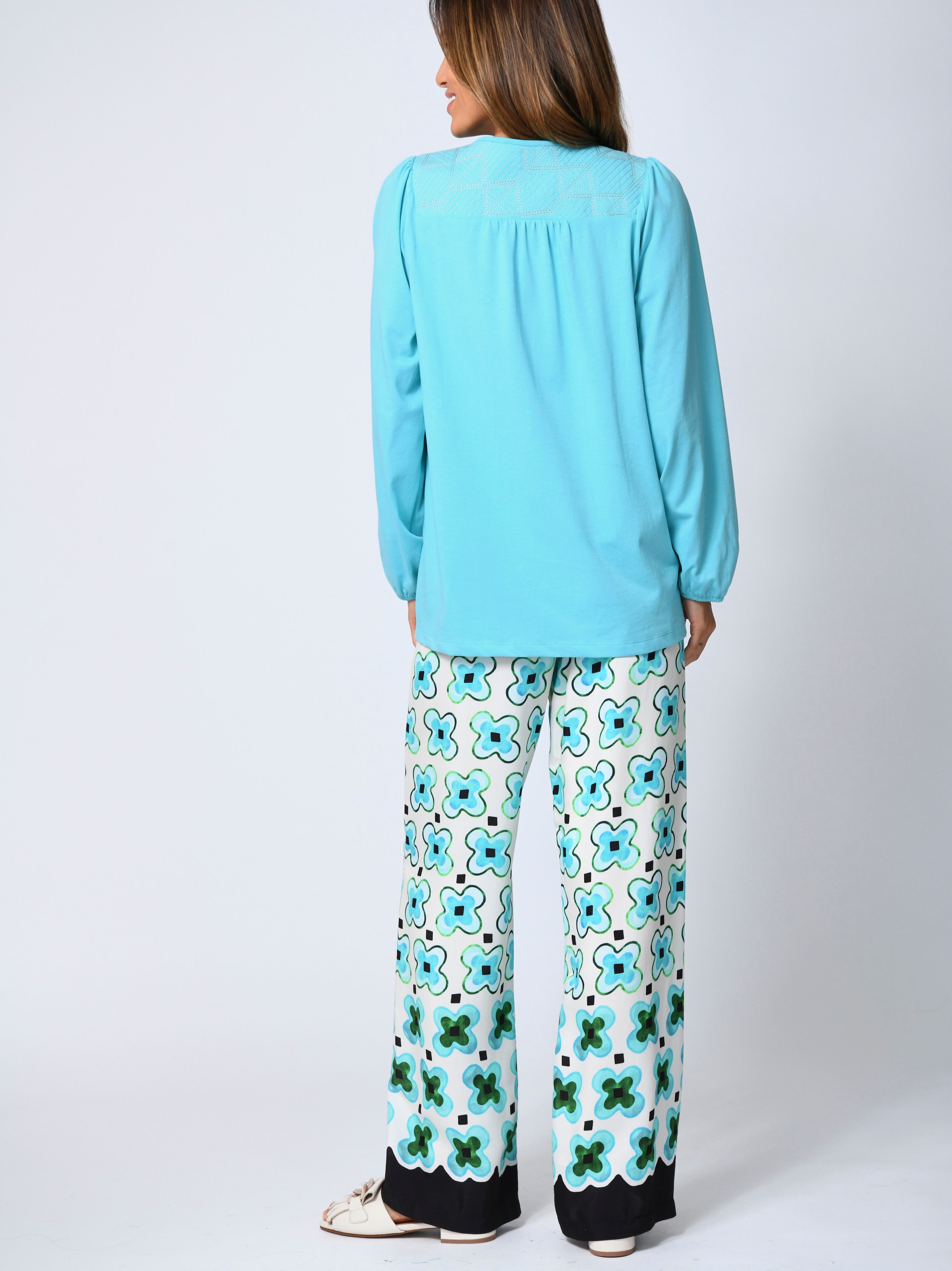 Bluse mit grafischer Stickerei