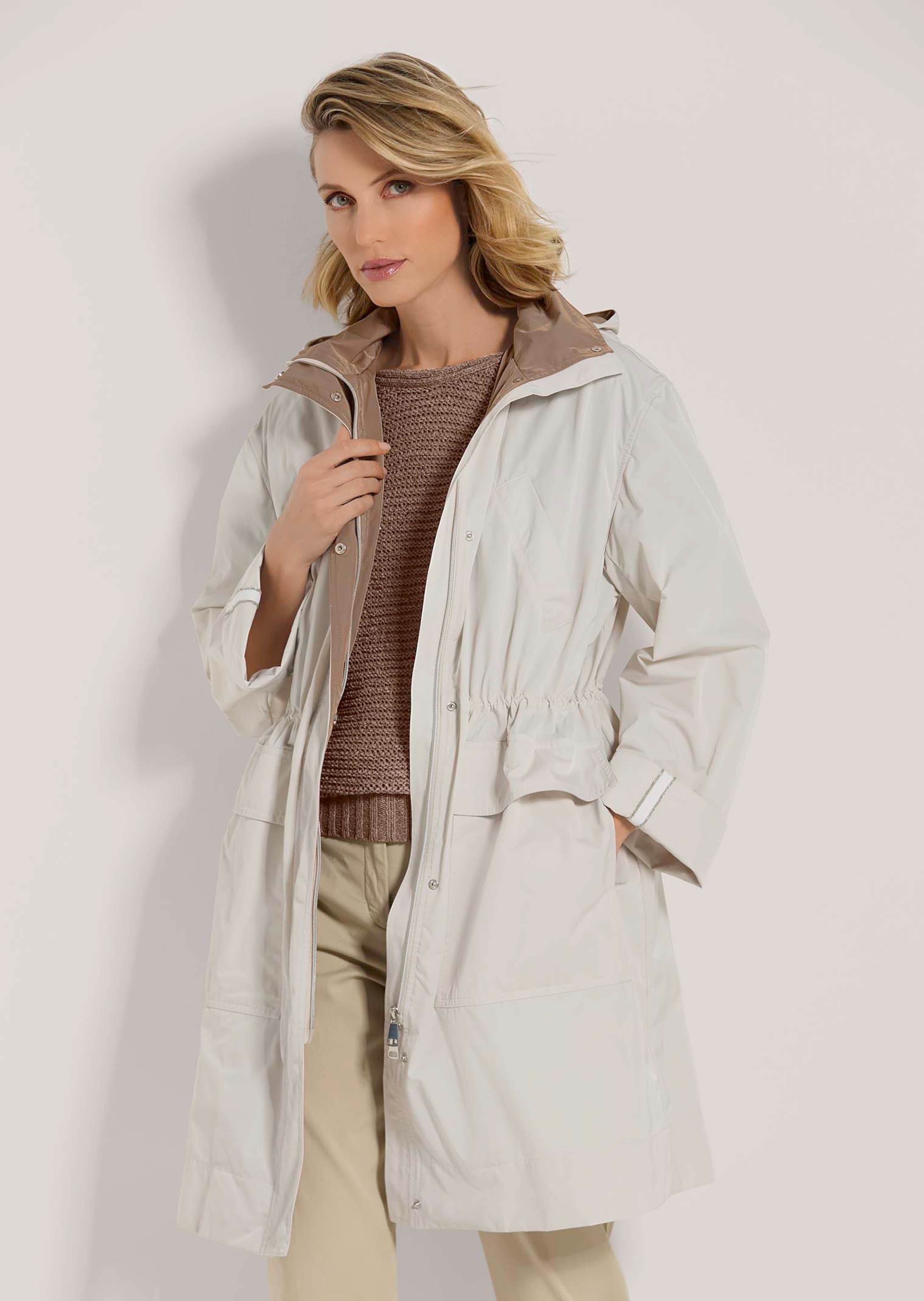 Outdoor-Jacke mit abnehmbarer Kapuze