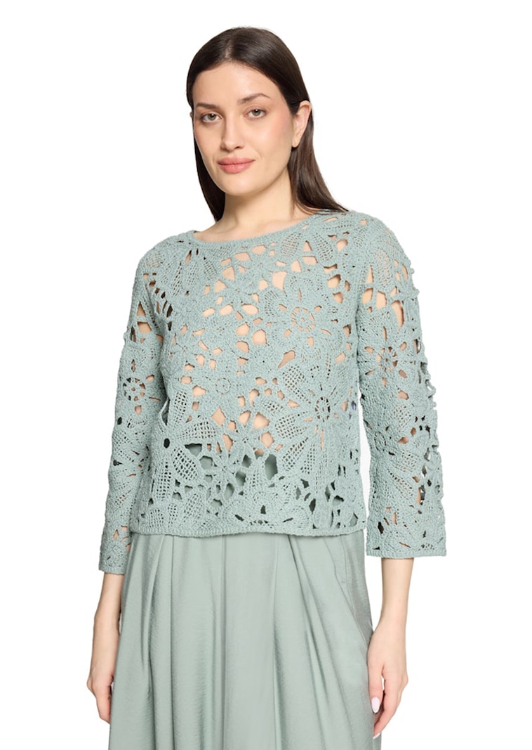 Pull crocheté avec motif floral