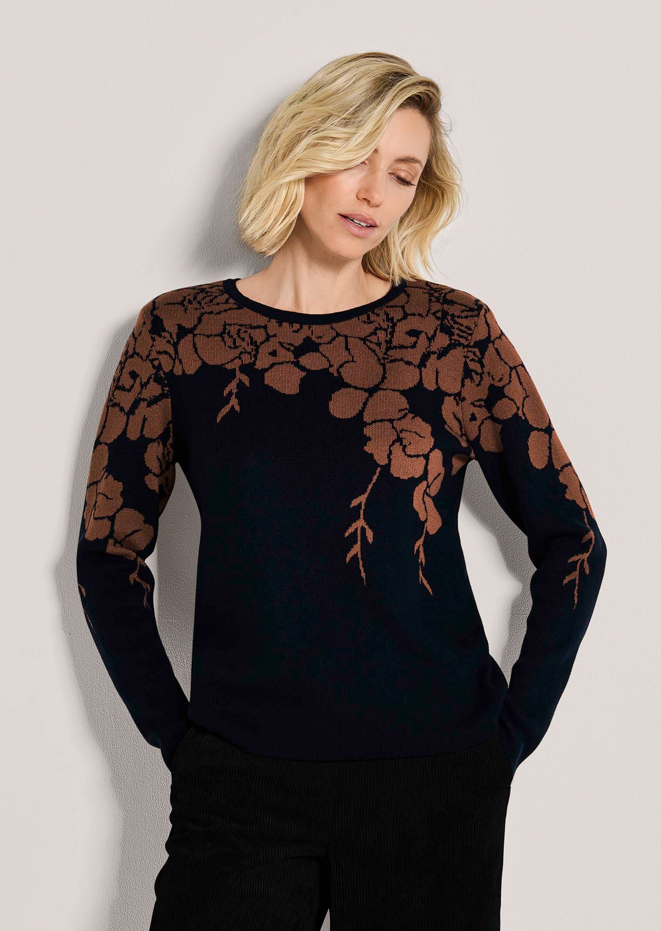 Pull à motif floral