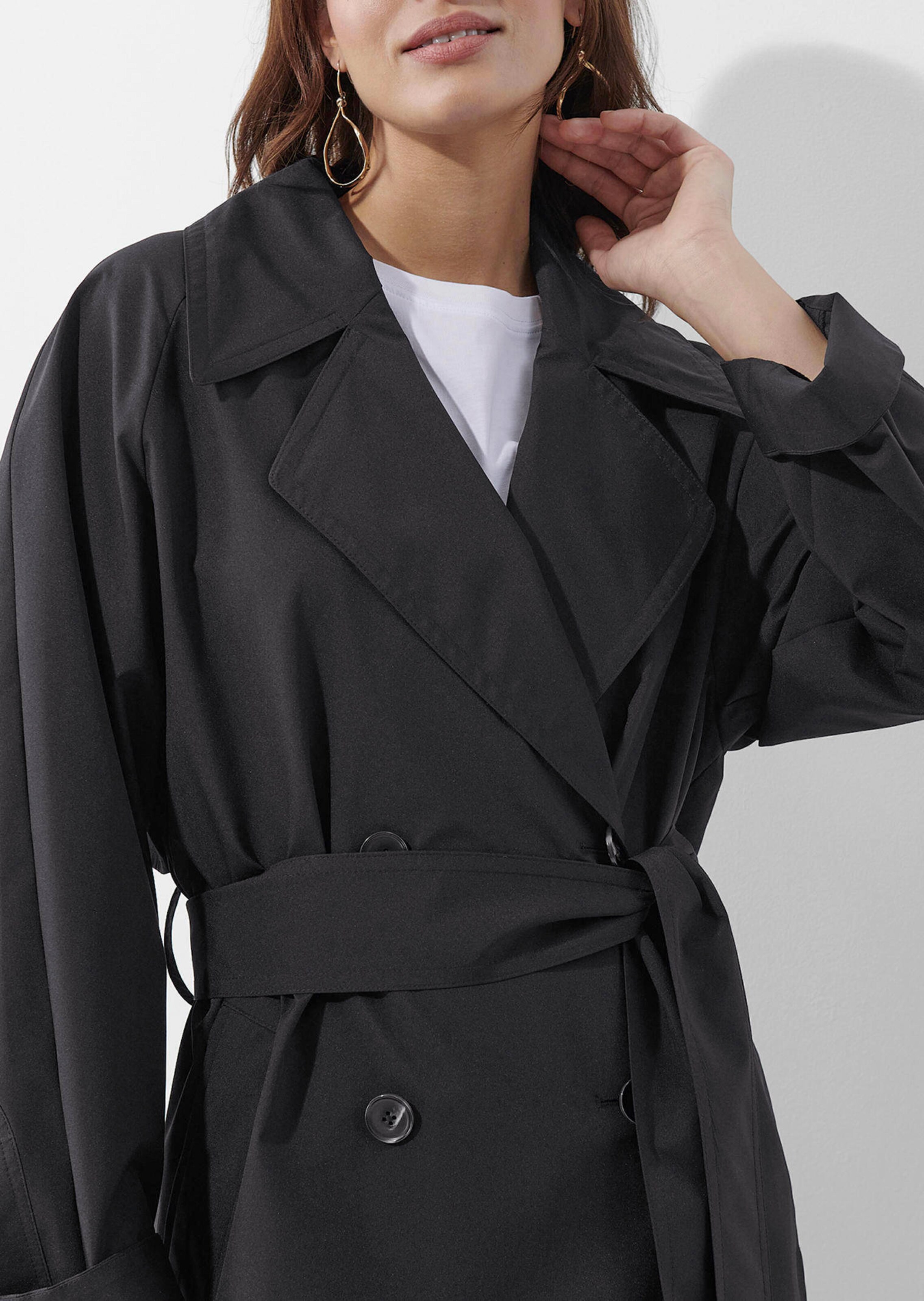 Trench coat in black | MADELEINE Fashion