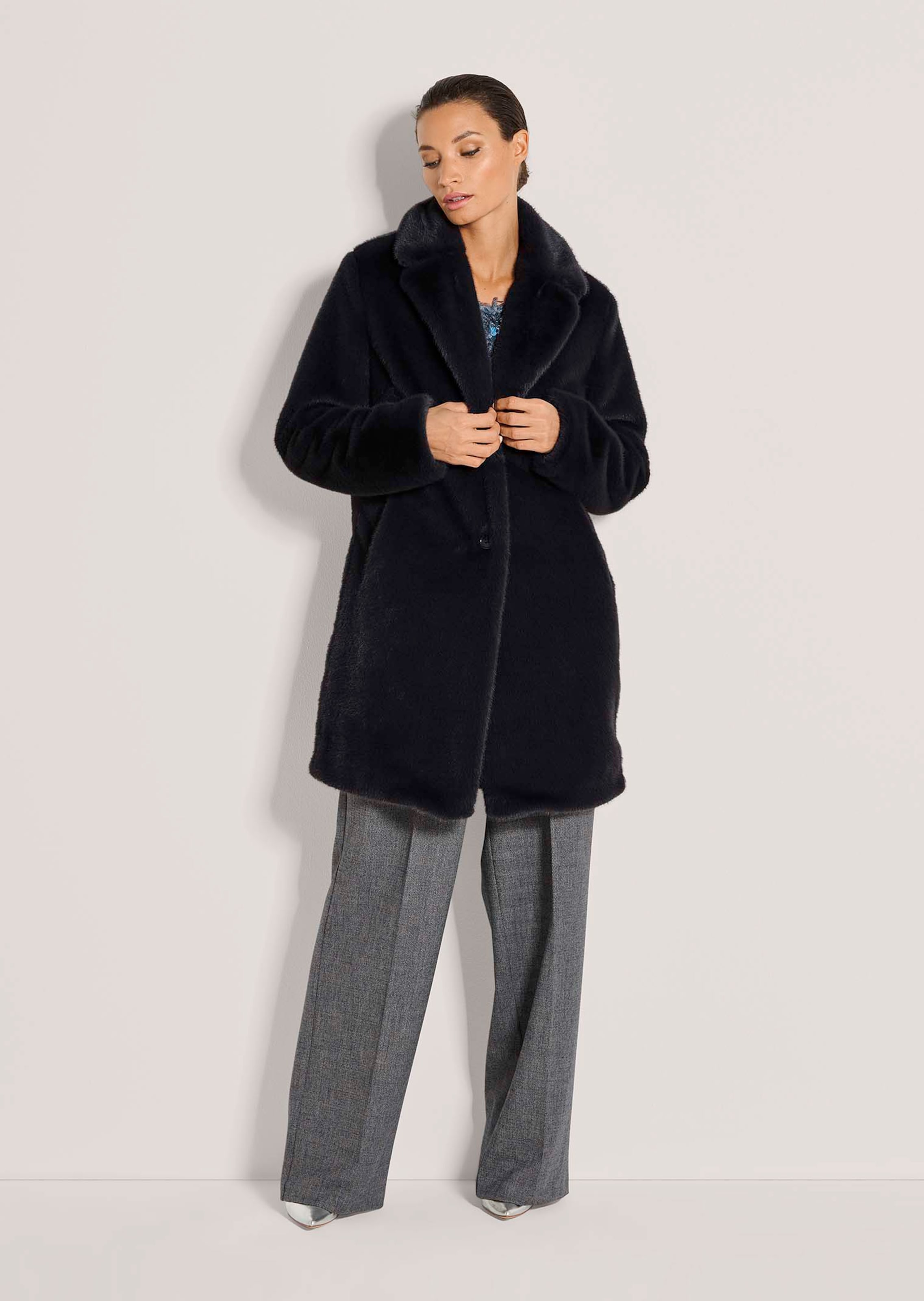 Webpelzmantel in Oversize-Form