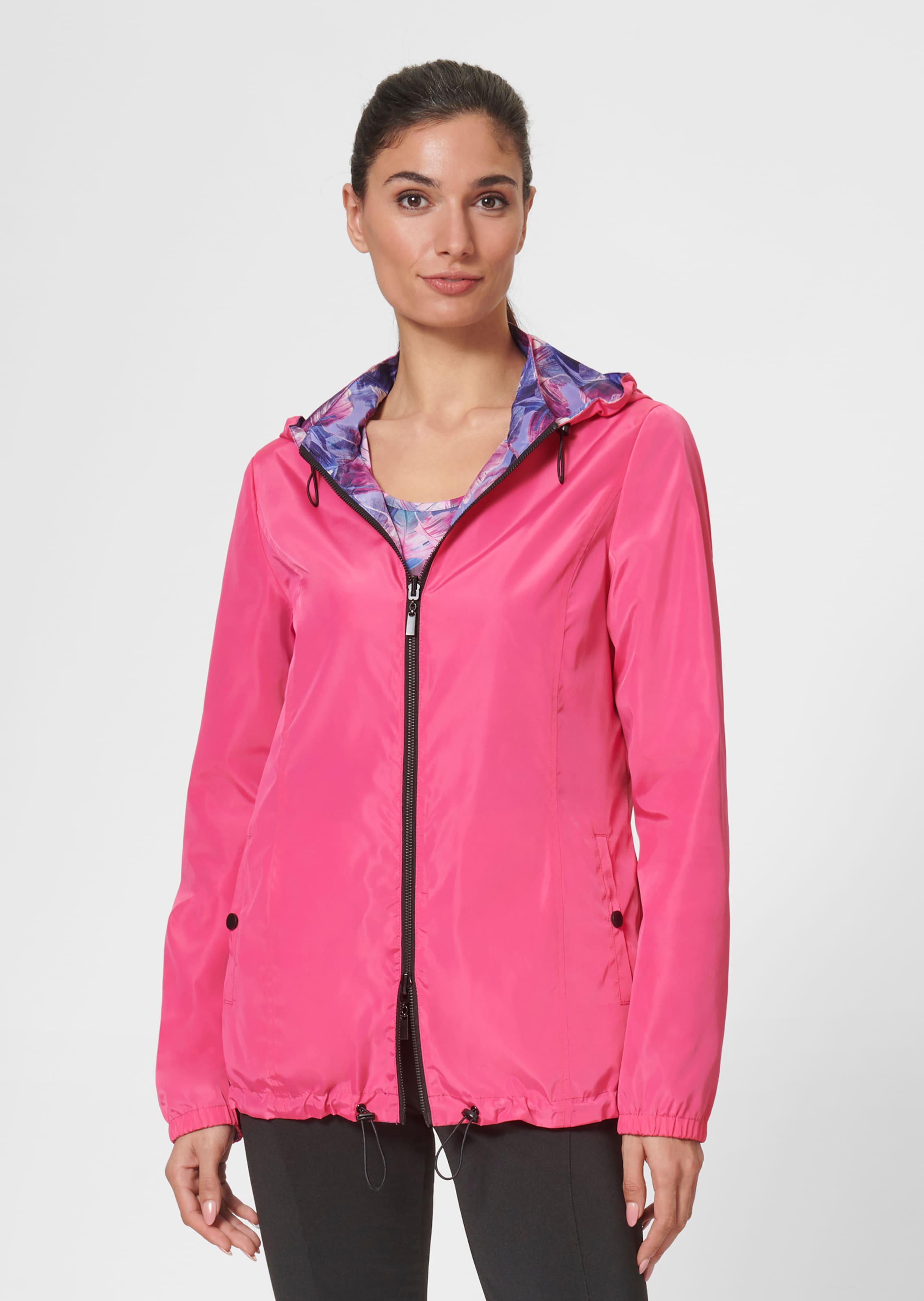 Sportive Wendejacke mit Kapuze