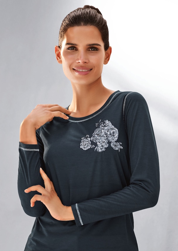 Long-sleeved shirt with floral embroidery