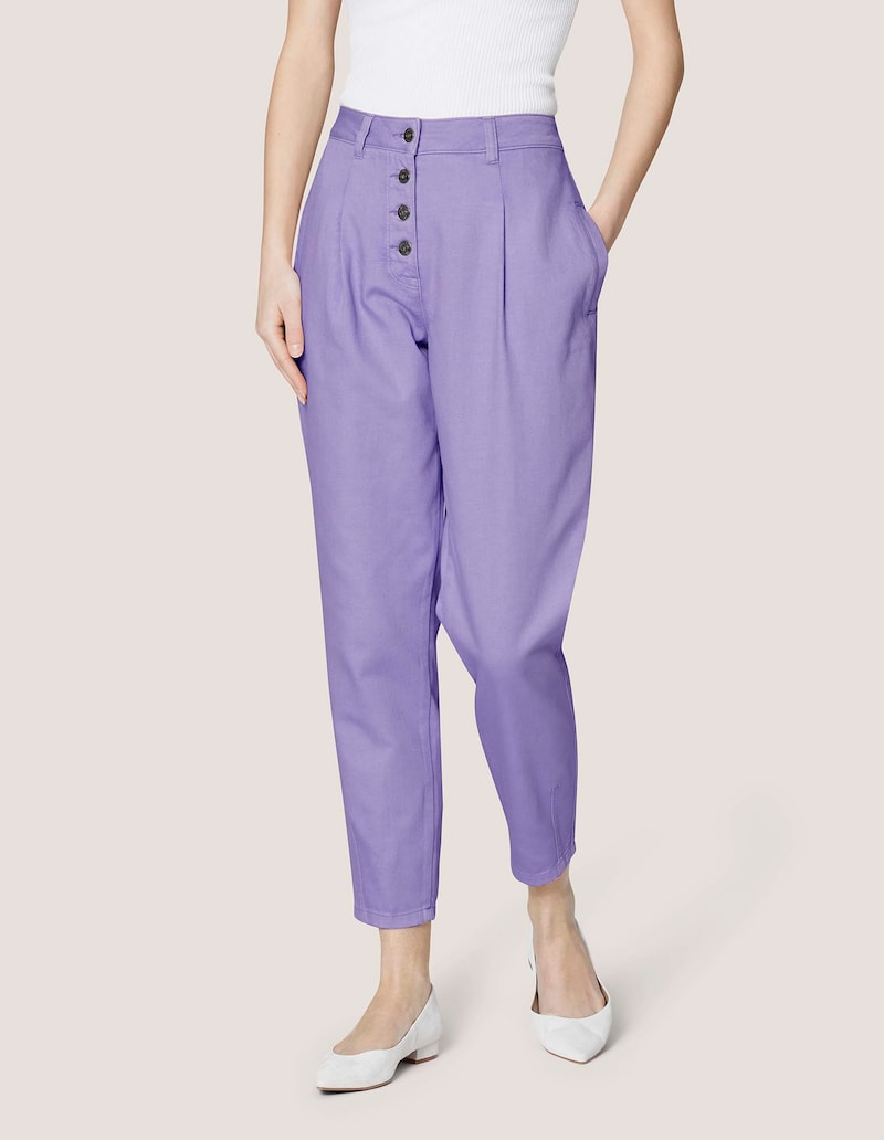 It-Jeans mit sichtbarer Knopfleiste