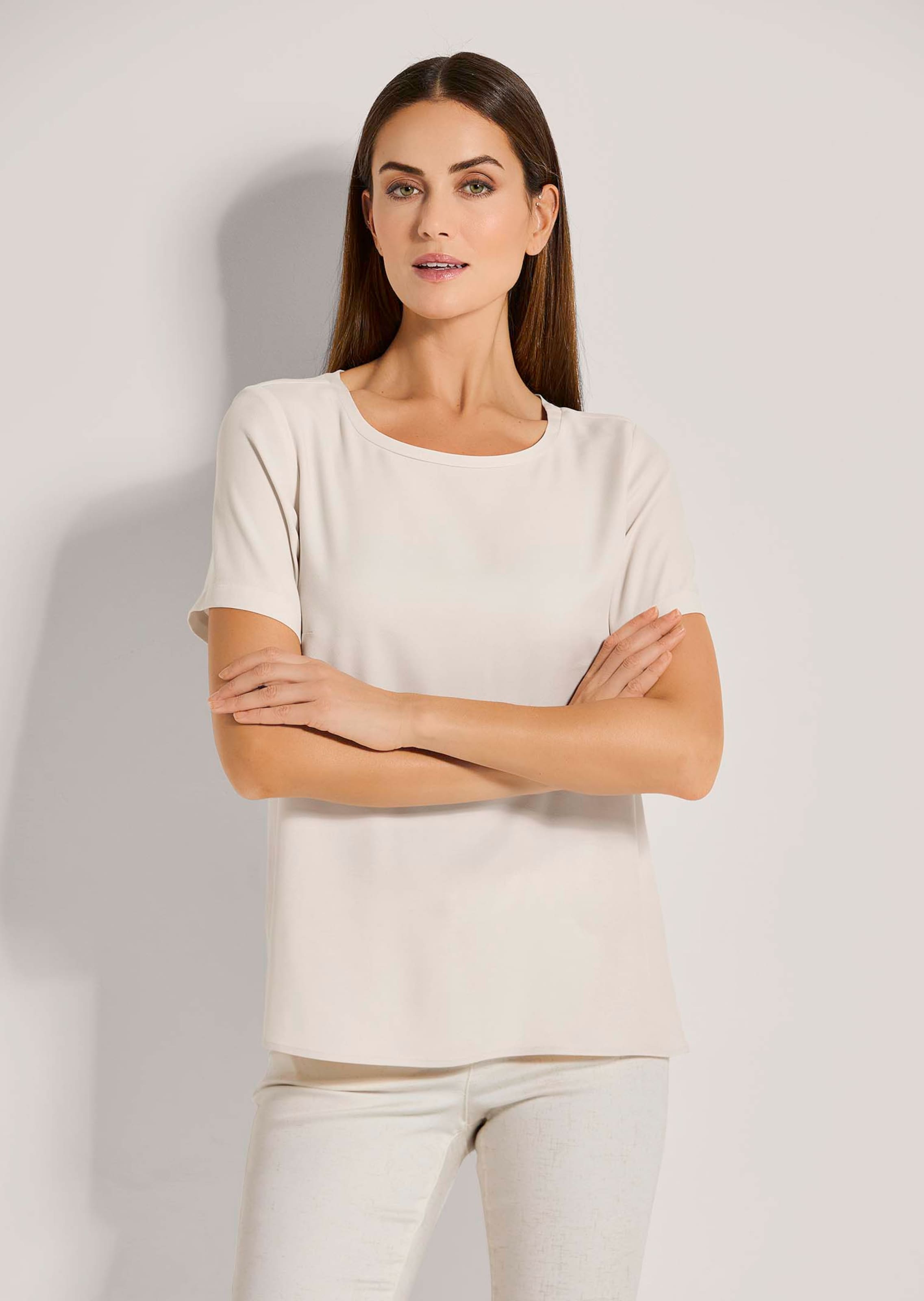 Round neck shirt with short sleeves