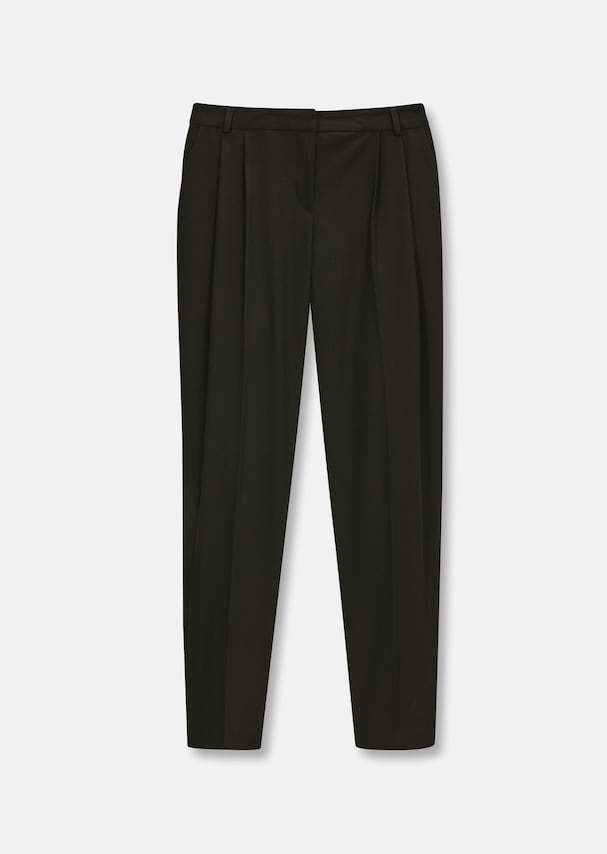 Pleated trousers in high-waist style 5