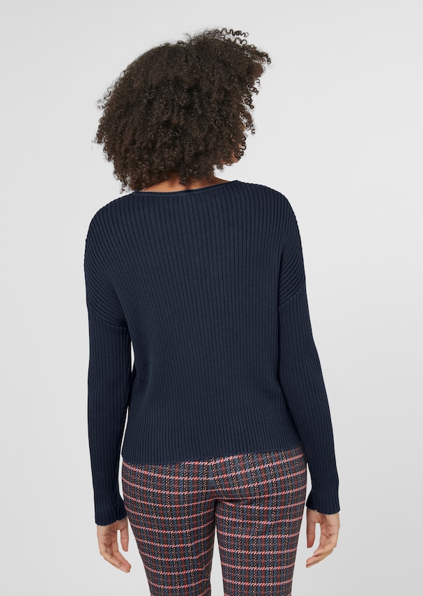 Rib-knit jumper with V-neckline 2