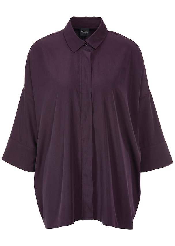 Wide shirt with 3/4-length sleeves