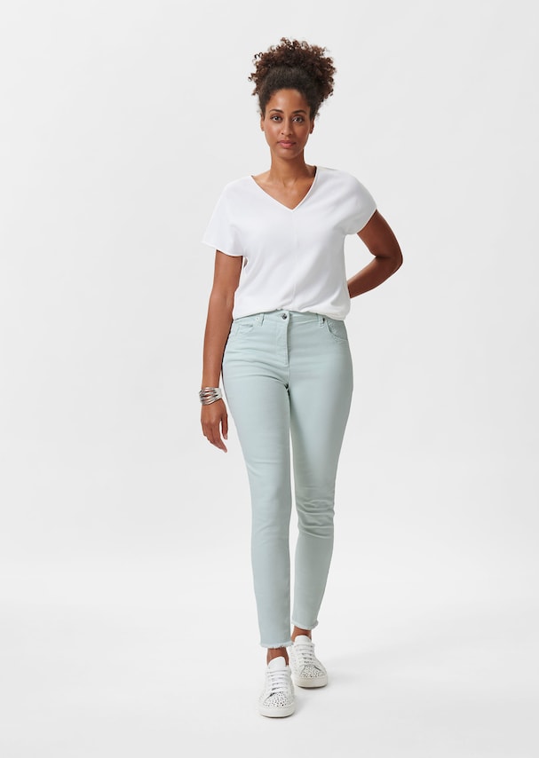 Schmale 5-Pocket-Jeans mit Stickerei und Fransensaum 1