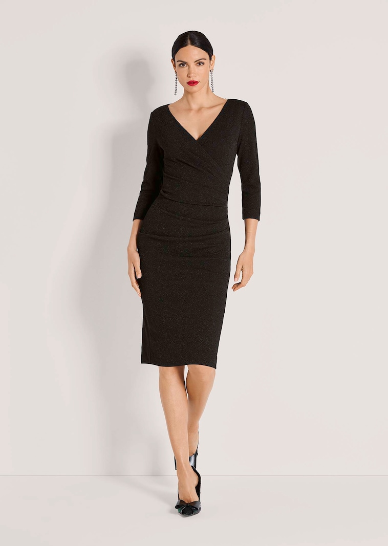 Etuikleid mit dezentem Glanz in Wickeloptik