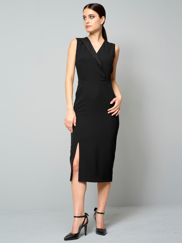 Etuikleid mit Schlitz