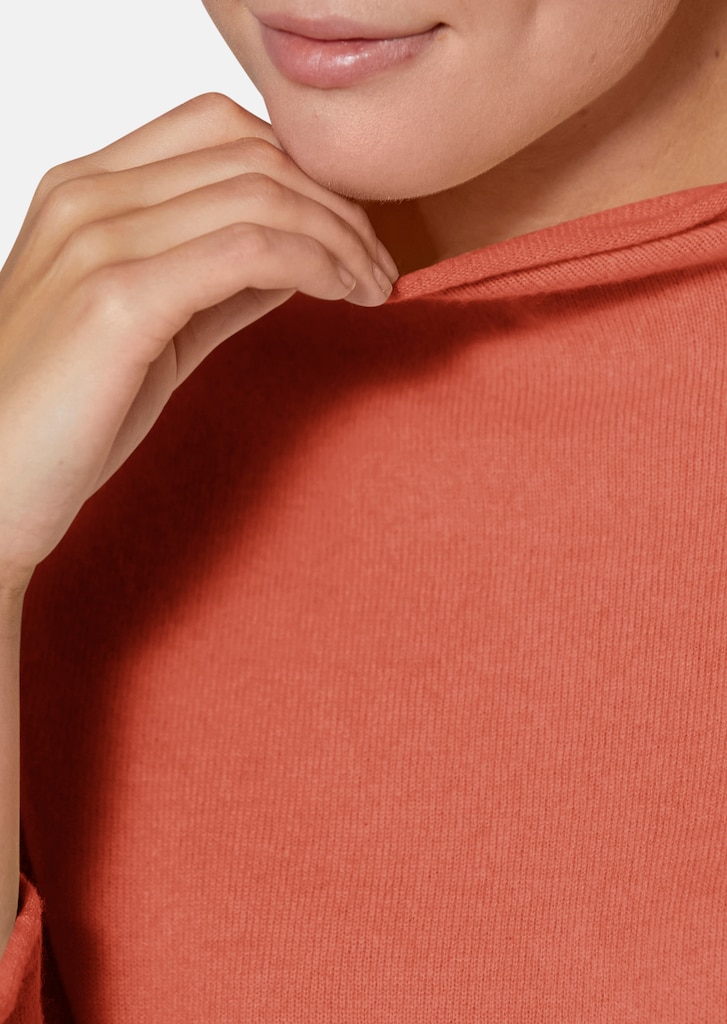 Cashmere jumper with rolled edges 4