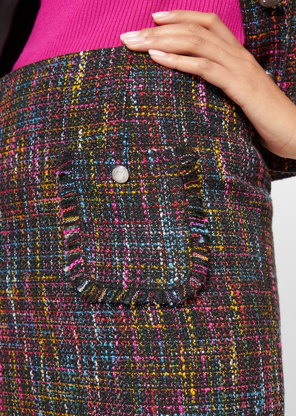 Bouclé skirt with fringes 4