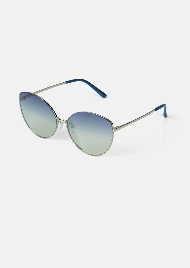 Sunglasses with metal frame