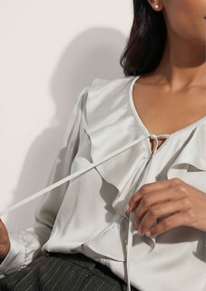 Blouse en satin avec volants thumbnail 5