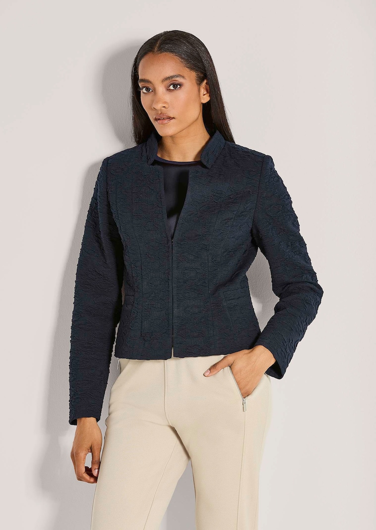 Kurzer Jersey-Blazer im Leo-Look