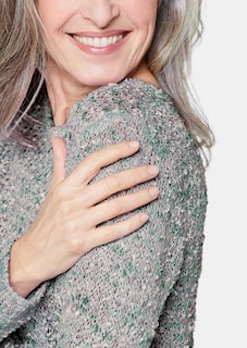 Effektvoller locker gestrickter Bändchengarnpullover thumbnail 5