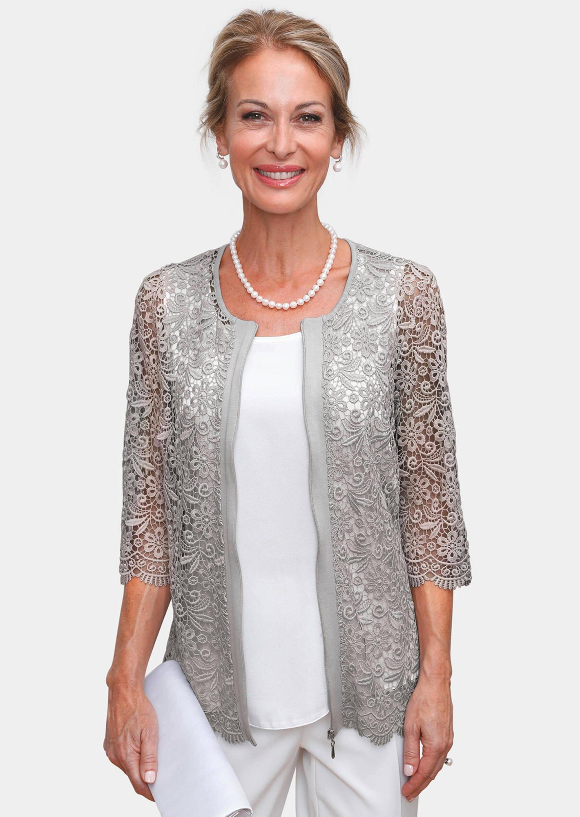 Très beau blazer en dentelle aux bords arrondis