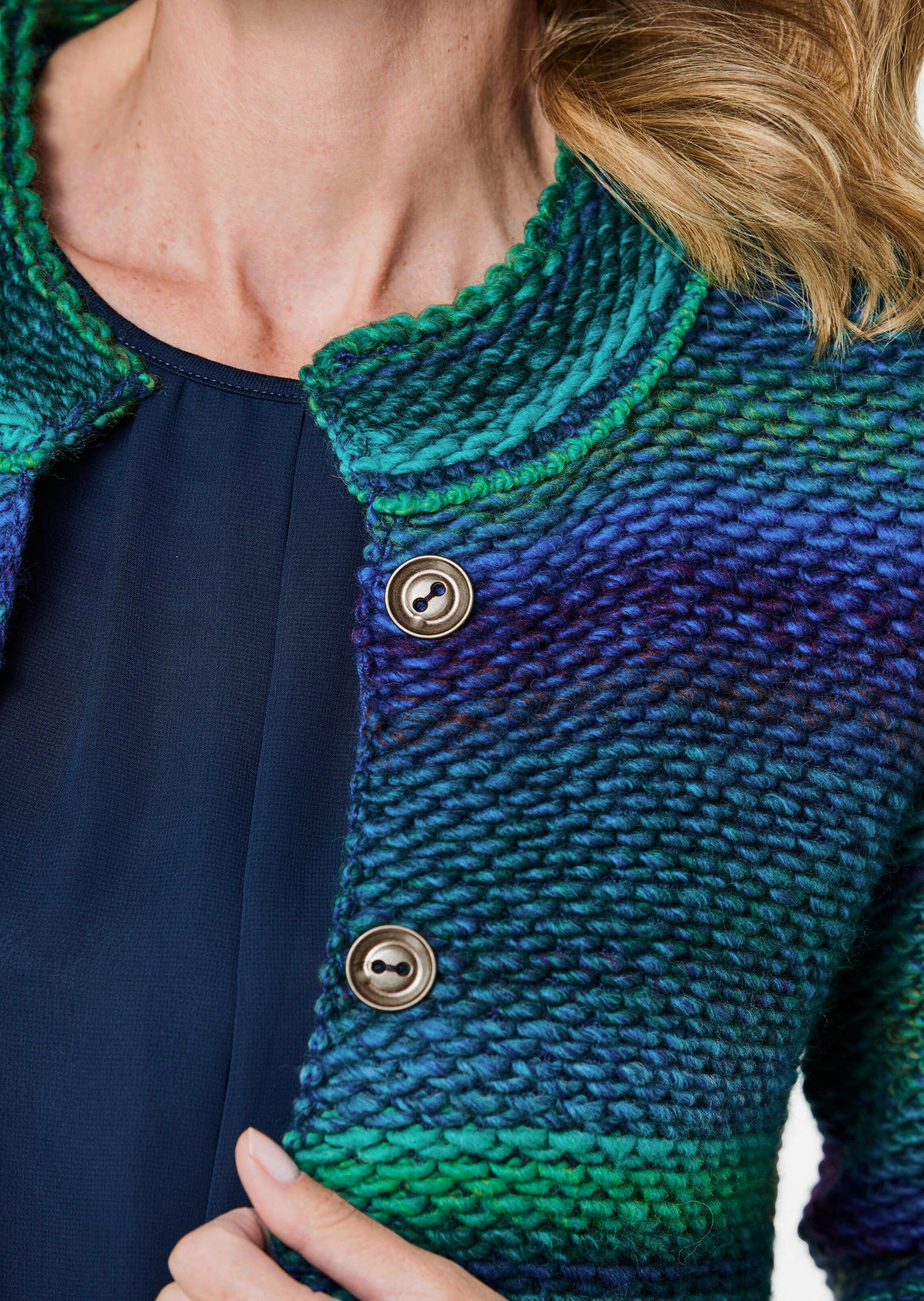 Cardigan en milleraies multicolores sur bleu / vert / à motifs | GOLDNER