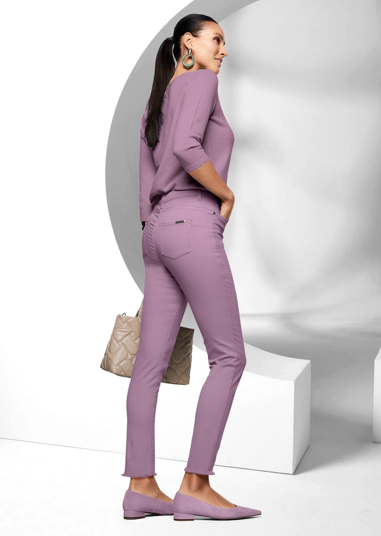 Jeans mit feinem Fransensaum