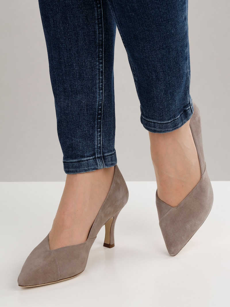 Pumps in V-Shape