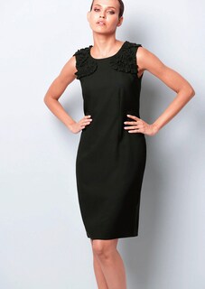 Kleid mit modischer Verzierung thumbnail 1