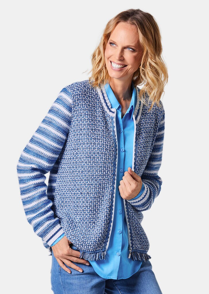 Strickjacke mit aufwändiger Strickstruktur